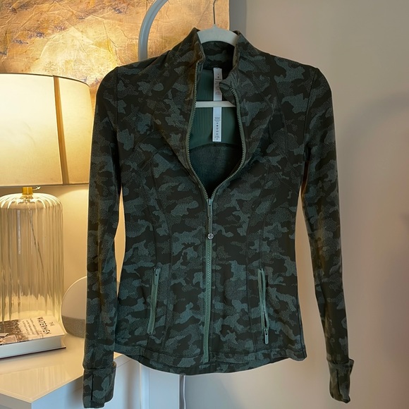 Lululemon Define Jacket in Camo - Picture 2 of 5